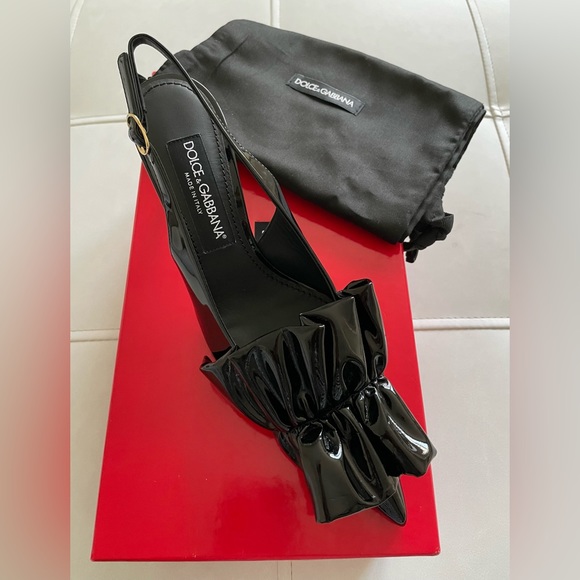 DOLCE & GABBANA Patent Leather Ruched-Detail Slingback Pumps
Size: EU 37 / US 7 - Picture 8 of 8